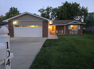 104 Meadow Ln N, Columbia, IL 62236