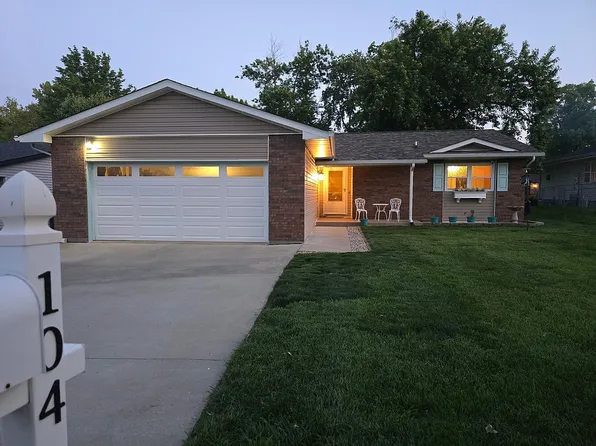 104 Meadow Ln N, Columbia, IL 62236