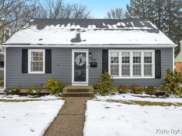 1159 Lakeside Dr SE, East Grand Rapids, MI 49506