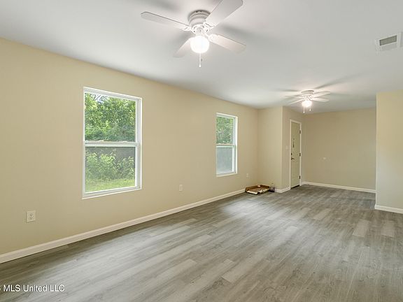 3rd image of 7 Bowen St