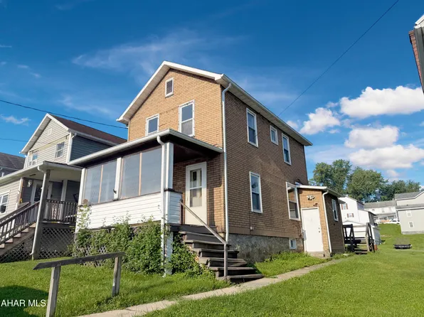1044 Cambria St, Nanty Glo, PA 15943