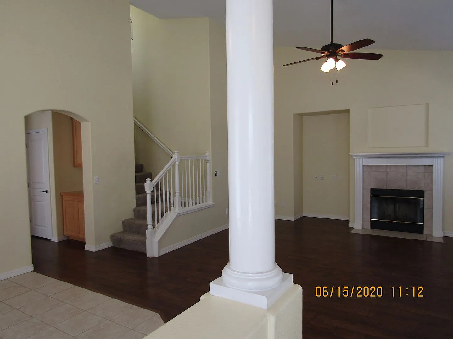 Large Two Story Home in Bradley Square Located Near Shopping/101 Frwy — Photo 3