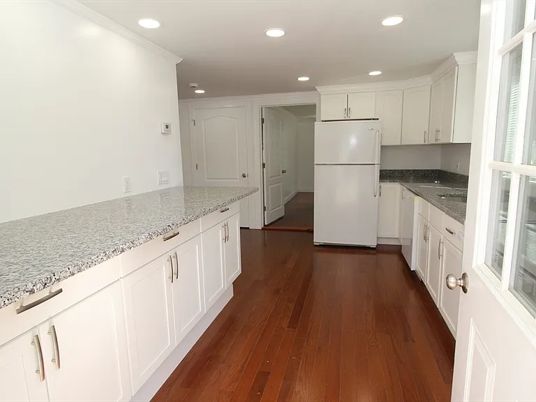 96 Walnut Ln #B — Photo 9