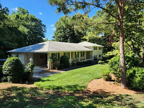 1181 Lakeshore Cir Photo 1