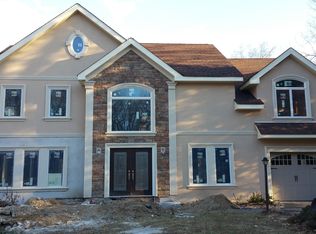 32 Big Piece Rd, Fairfield, NJ 07004