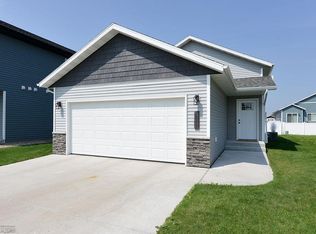 7243 26th St S, Fargo, ND 58104