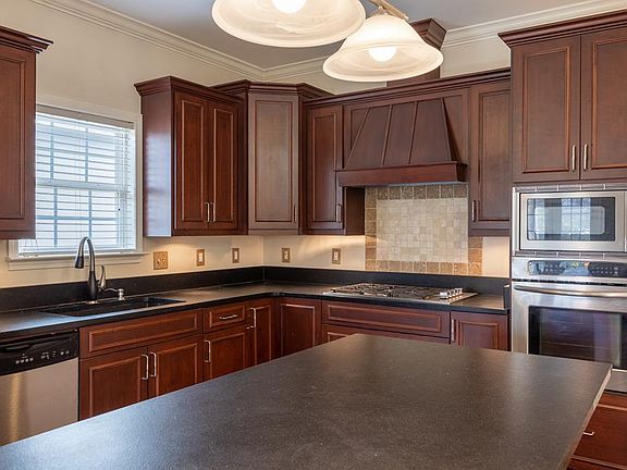 4th image of 229 Stonegate Ln
