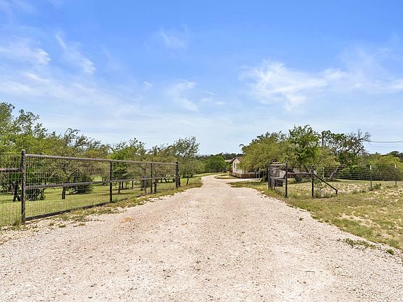 5th image of 900 Panther Hollow Dr