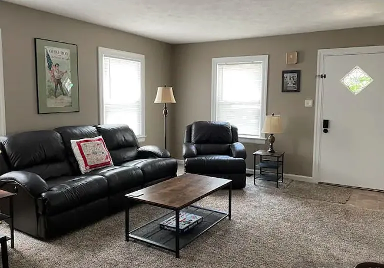 2804 White Oak Dr — Photo 1