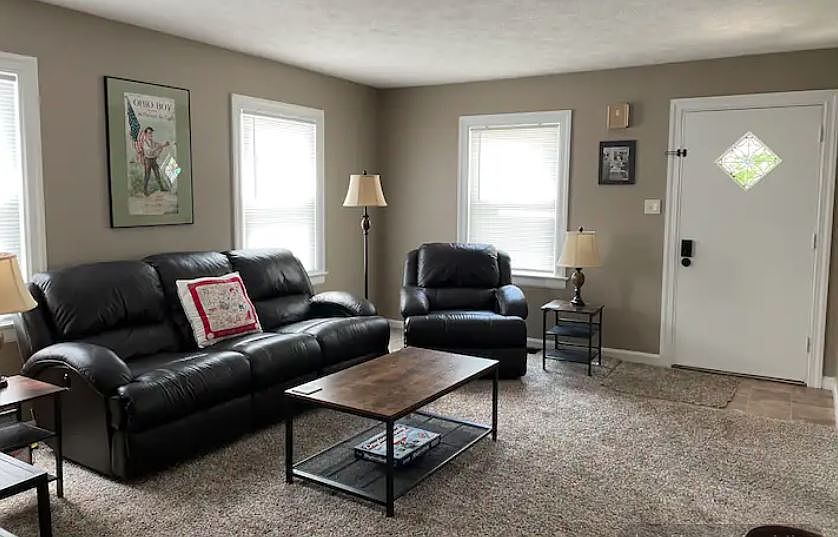 1st image of 2804 White Oak Dr