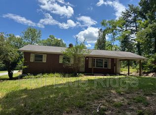 707 Rhodes Park Dr, Hendersonville, NC 28791