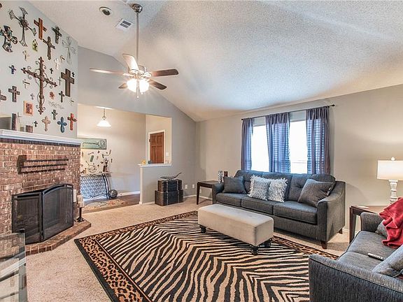 4th image of 708 S Alder Dr