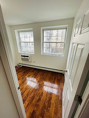 4th image of 253 E 206th St #4B