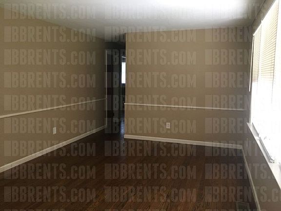 3rd image of 3223 Raymond Dr