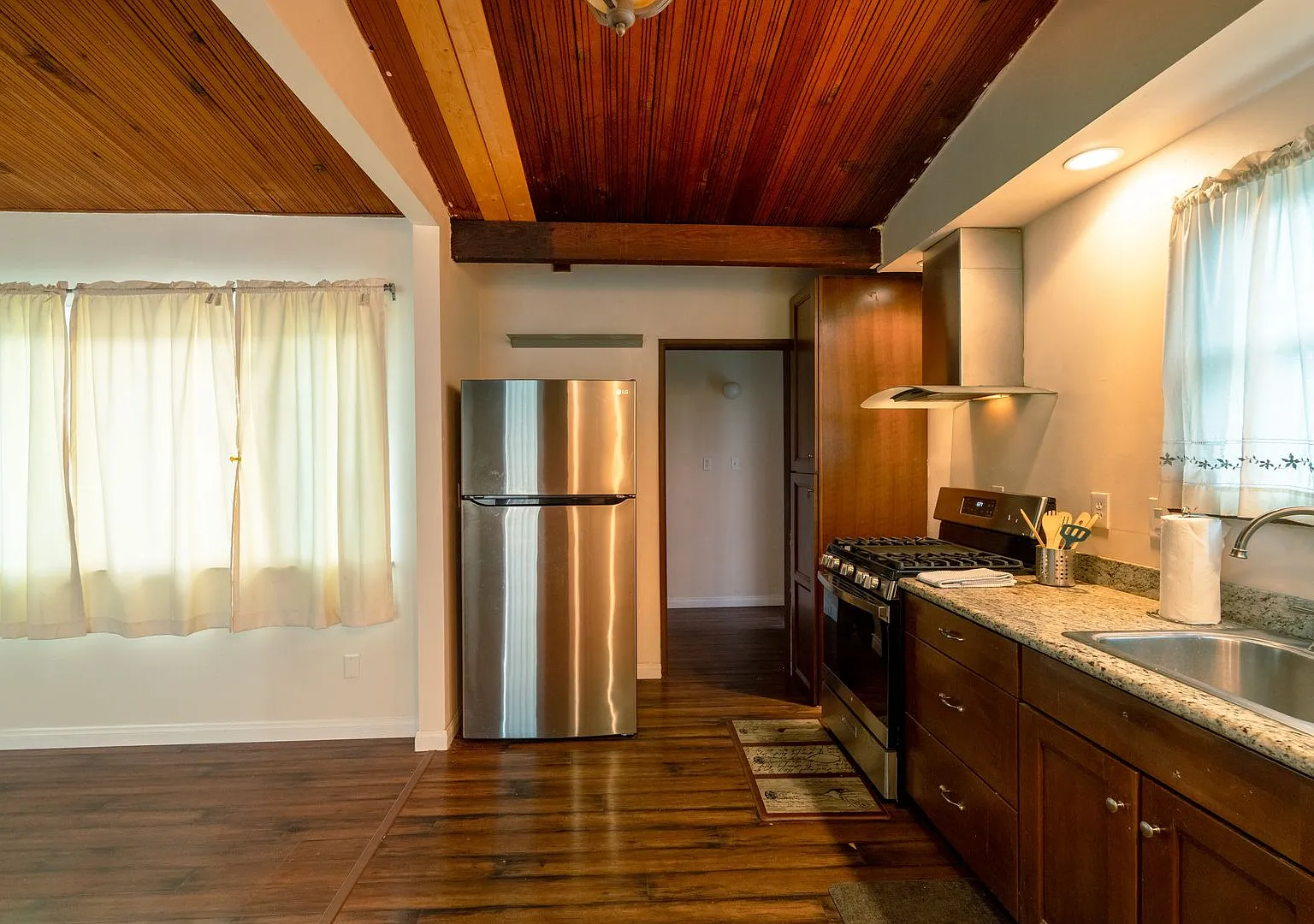 Beautiful & Spacious 3Bedroom / 1.5Bath in West Covina — Photo 4