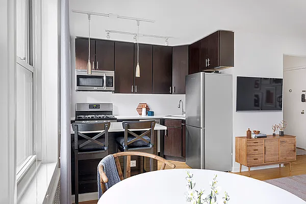 Sold by Compass | media 9