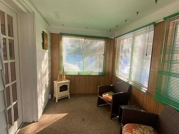 4th image of 218 Burke Ave
