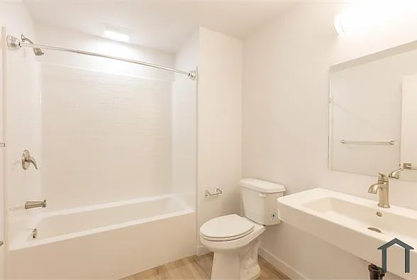 10811 Compton Ave — Photo 5