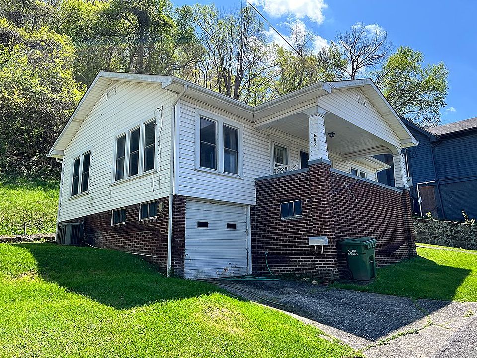 1st image of 605 Hickory Ln