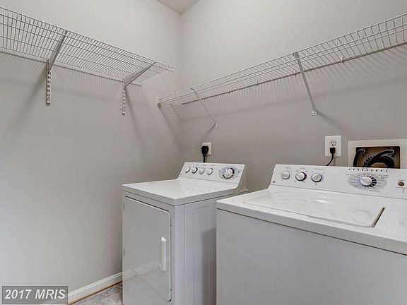 4th image of 4862 Eisenhower Ave #27