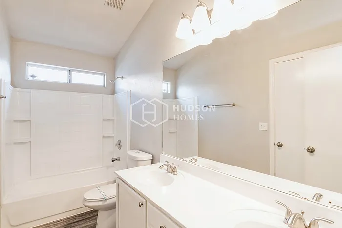 843 E Morelos St — Photo 13