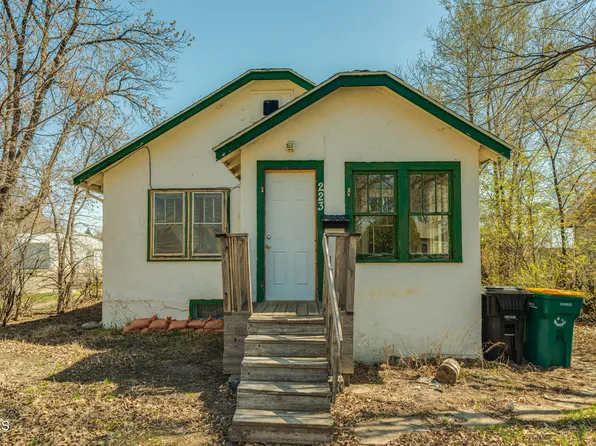 223 N 19th St, Bismarck, ND 58501
