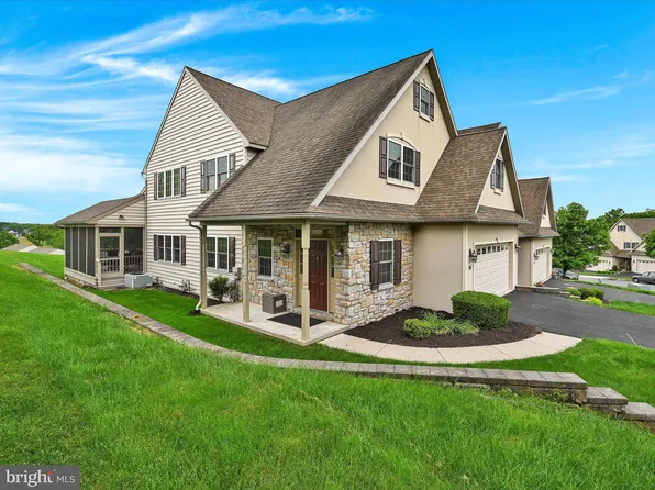 17 Woodsedge Dr, Elizabethtown, PA 17022