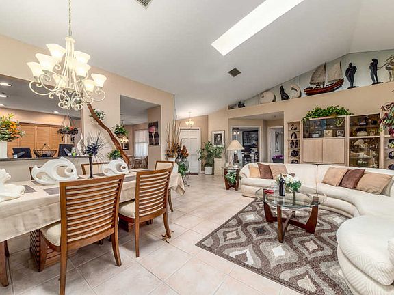 5th image of 459 SW Jefferson Cir