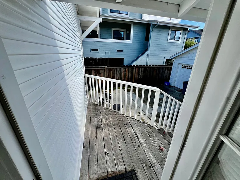1072 1st St #A/B — Photo 12