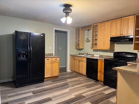 4th image of 9754 Royalton Ct