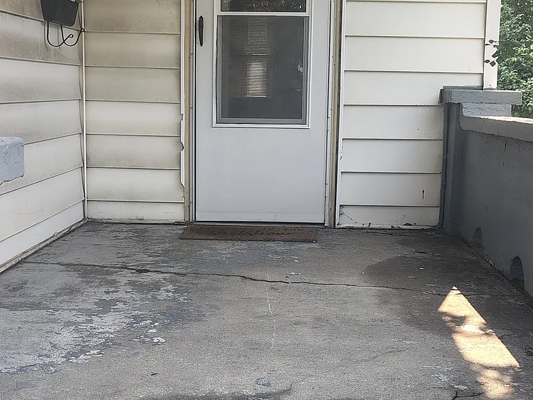 1062 Broadway Ave NW — Photo 2