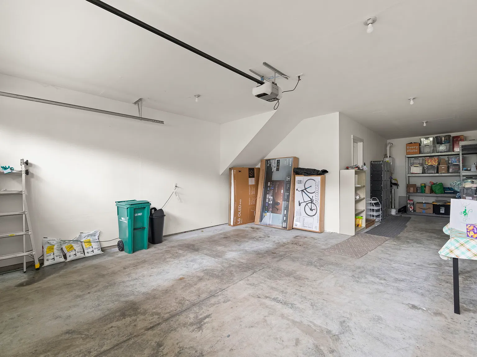 5 bed, 2441 sqft, $6,500 — Photo 4