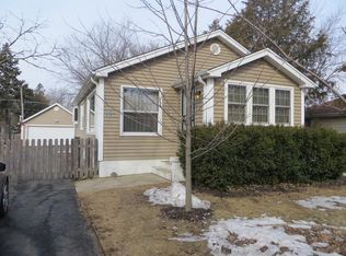 850 Greenview St, Gurnee, IL 60031