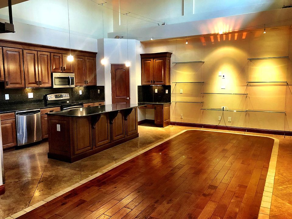 1st image of 550 W Maryland Ave Unit 113