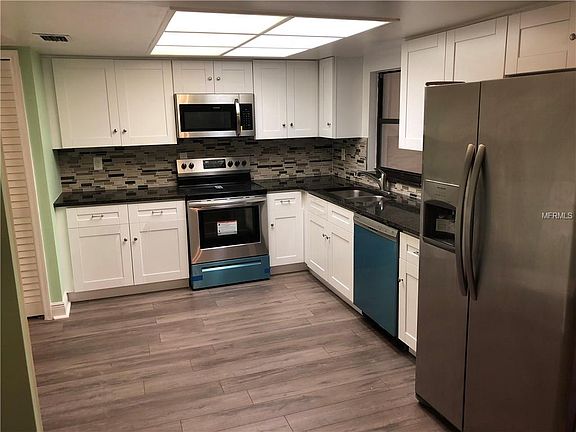 4th image of 1360 Abbey Crescent Ln