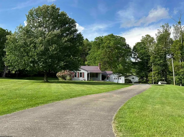 406 S Rd, Arthurdale, WV 26520