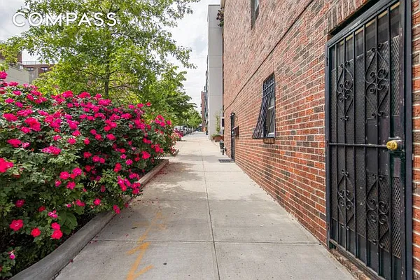 Sold by Compass | media 6