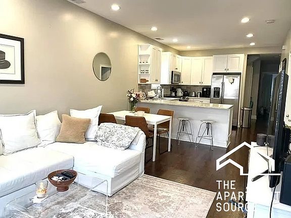 2nd image of 2730 N Wilton Ave #2