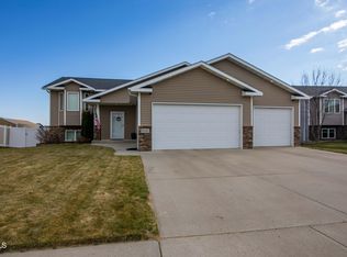608 14th St SE, Mandan, ND 58554