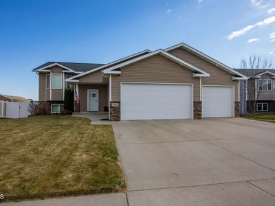 608 14th St SE, Mandan, ND, 58554