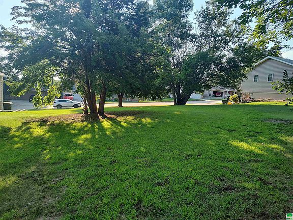 3rd image of 4720 Tyler St