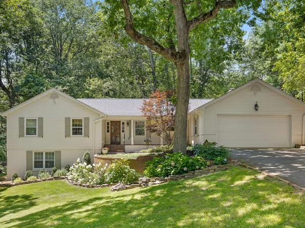 110 Linden St, Lookout Mountain, TN 37350