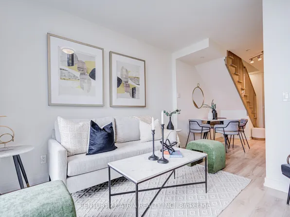 335 Wheat Boom Dr #101, Oakville, ON L6H 0V1