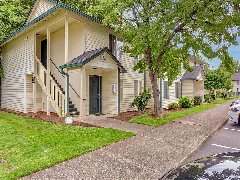 Harmony Court Apartments — Photo 14