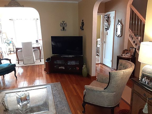 5th image of 8905 18th Ave #1