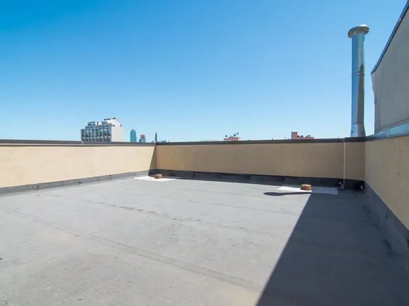 689 Leonard Street image 19 of 24