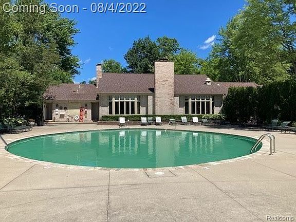 3rd image of 1222 Woodcrest Cir