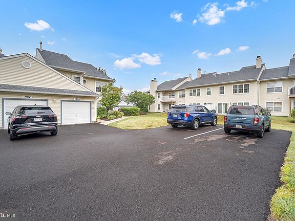 2nd image of 1908 Lynbrooke Dr