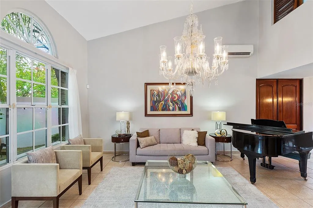 6 bed, 5.5 bath, 3866 sqft, $9,000 — Photo 3