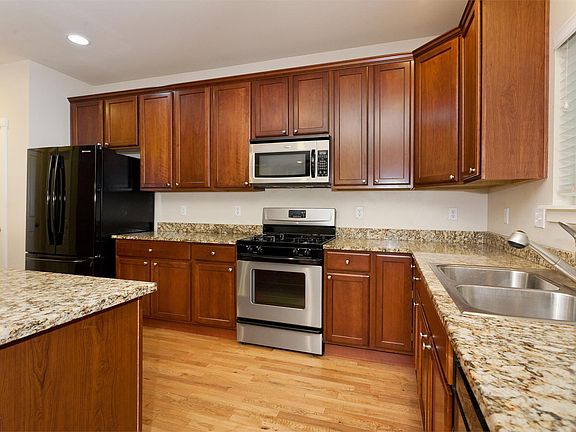 3rd image of 7811 87th St NE